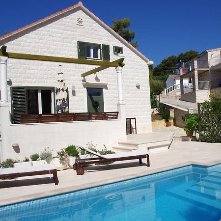 Holiday Home Nevista Sumartin Exterior photo