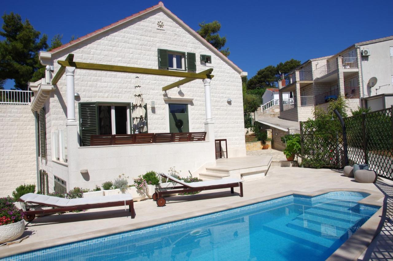 Holiday Home Nevista Sumartin Exterior photo