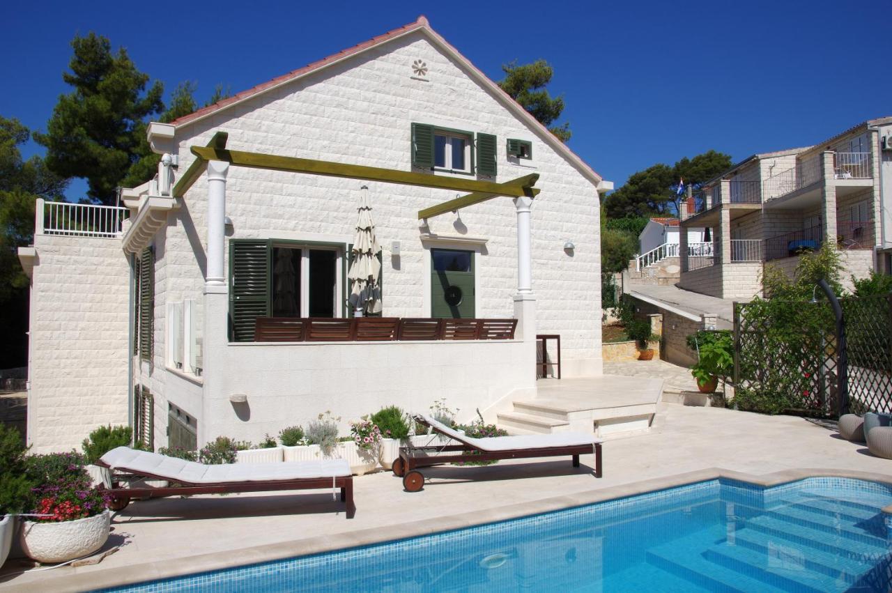 Holiday Home Nevista Sumartin Exterior photo
