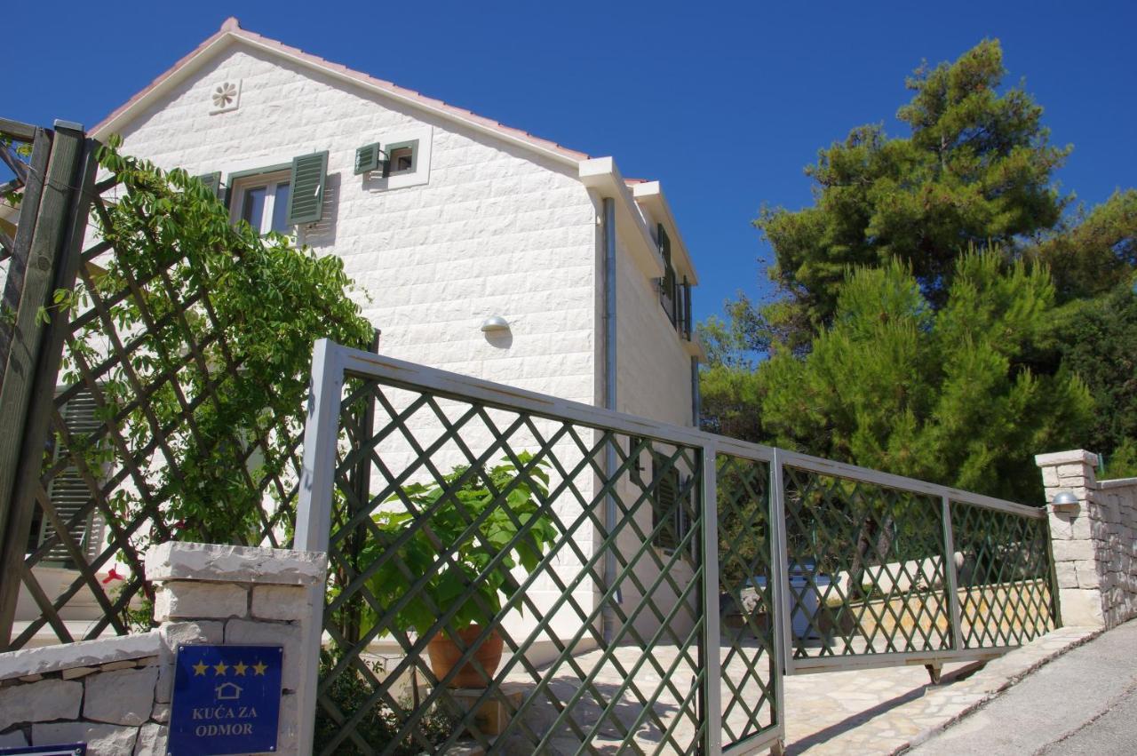Holiday Home Nevista Sumartin Exterior photo