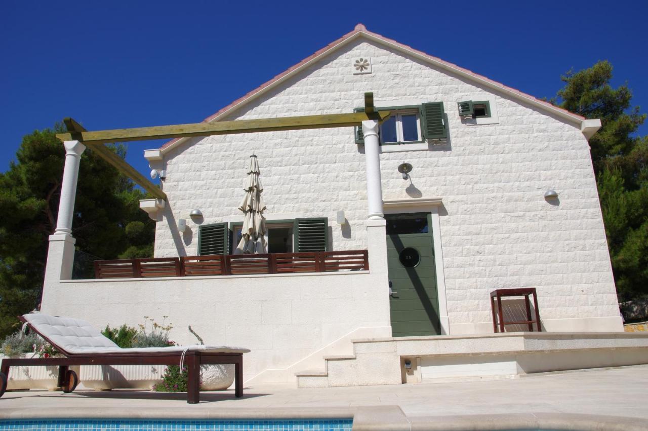 Holiday Home Nevista Sumartin Exterior photo