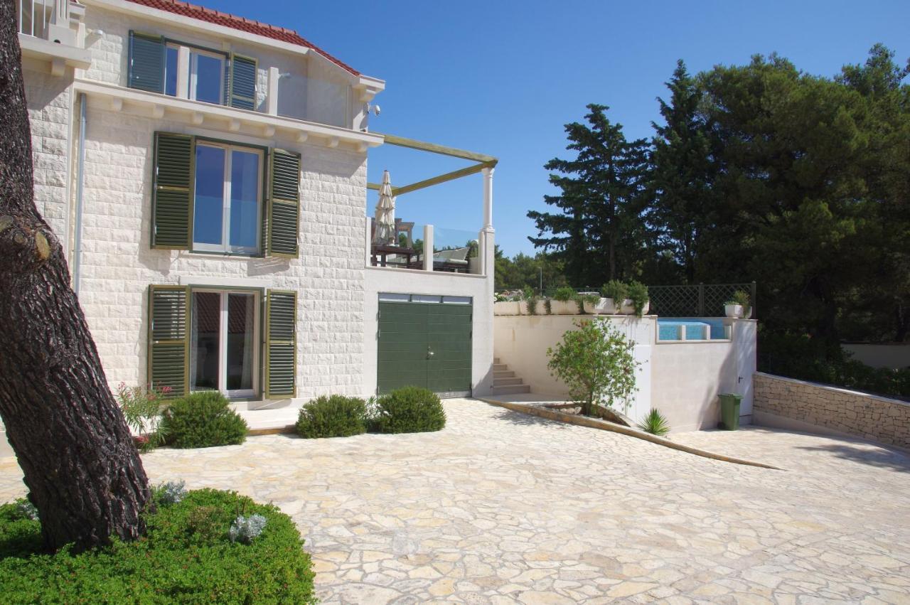 Holiday Home Nevista Sumartin Exterior photo