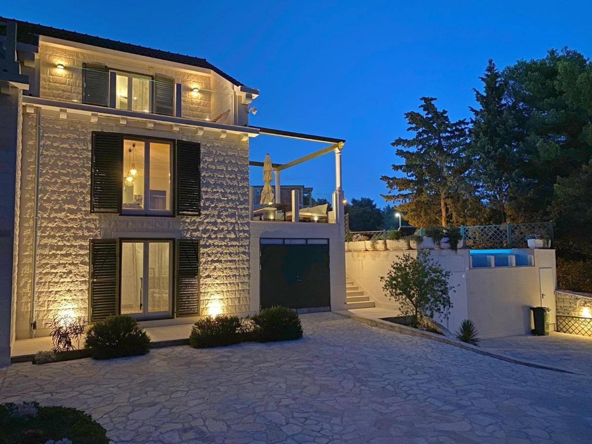Holiday Home Nevista Sumartin Exterior photo
