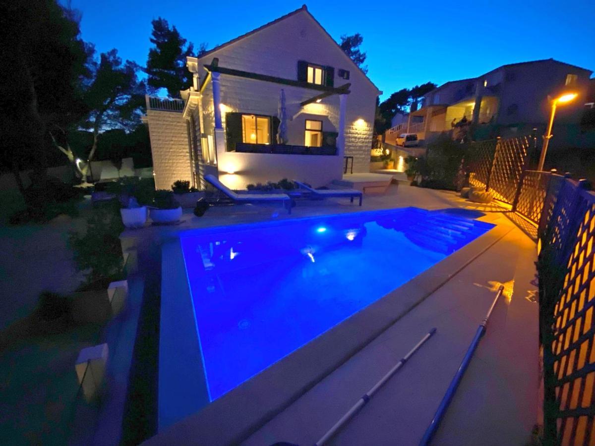 Holiday Home Nevista Sumartin Exterior photo