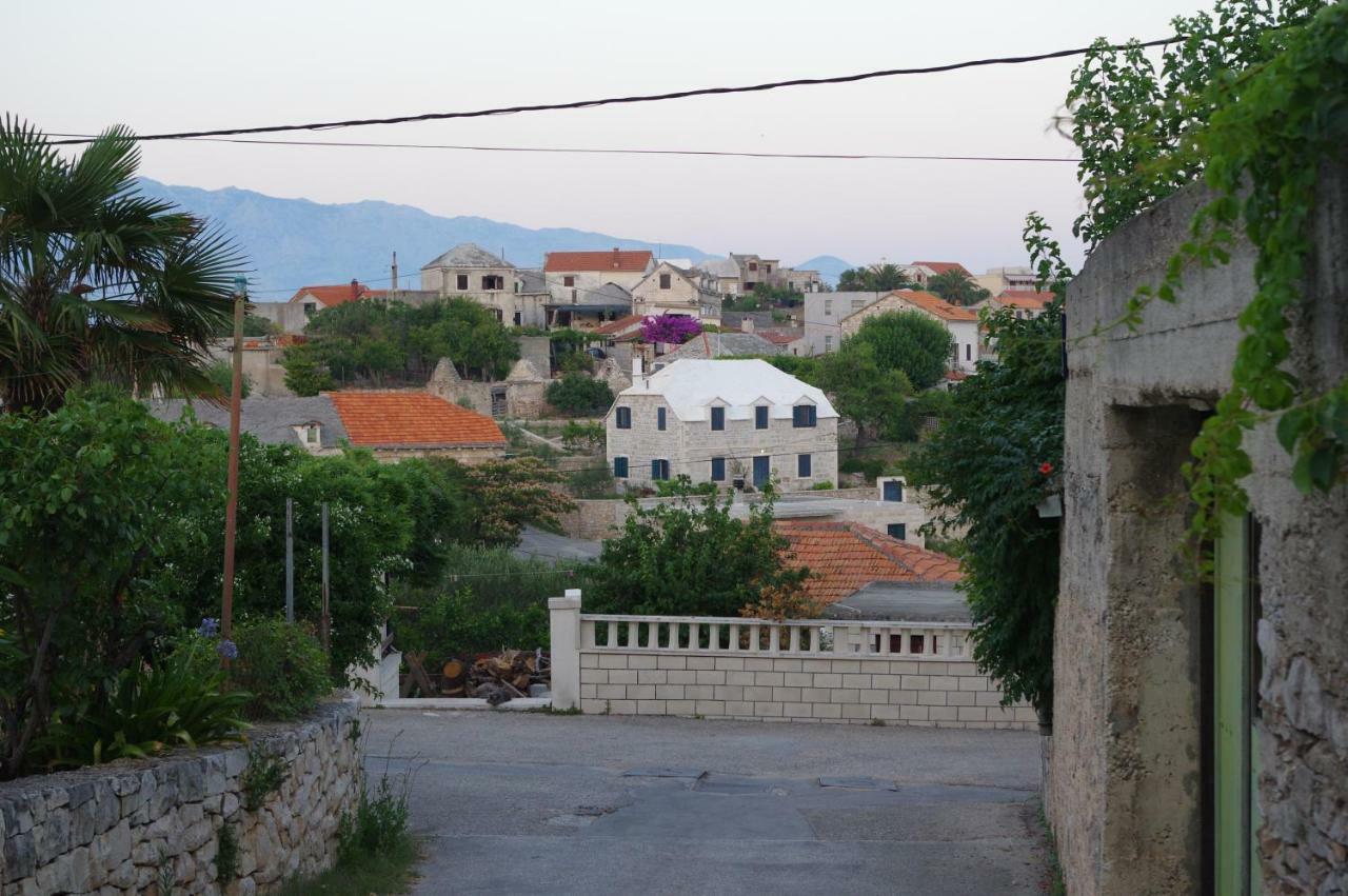 Holiday Home Nevista Sumartin Exterior photo