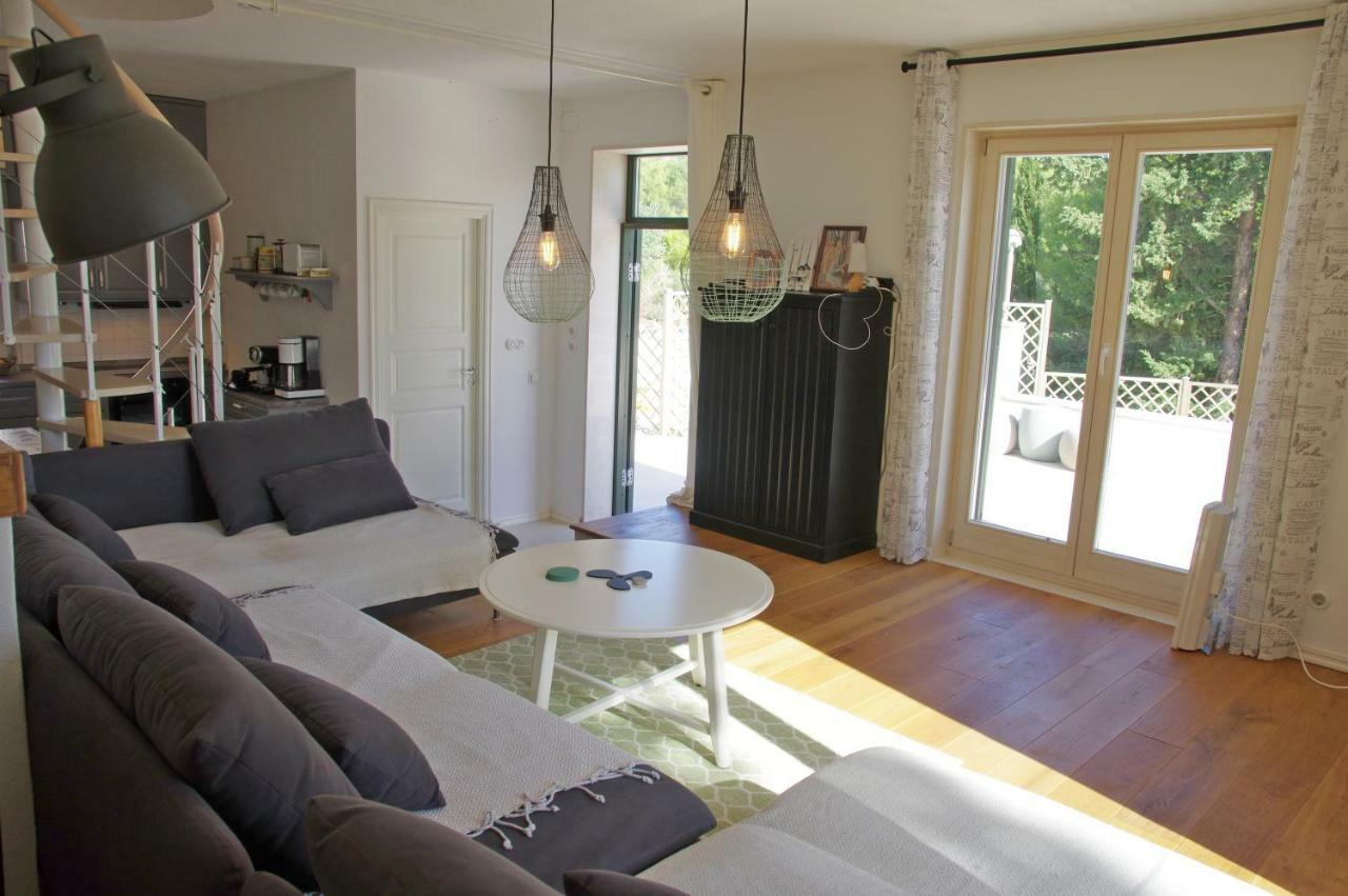Holiday Home Nevista Sumartin Exterior photo